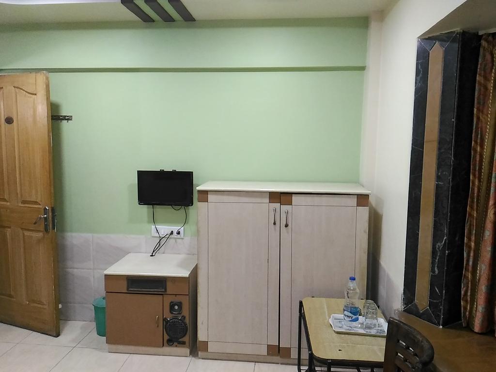 Hotel Palms Navi Mumbai Eksteriør billede