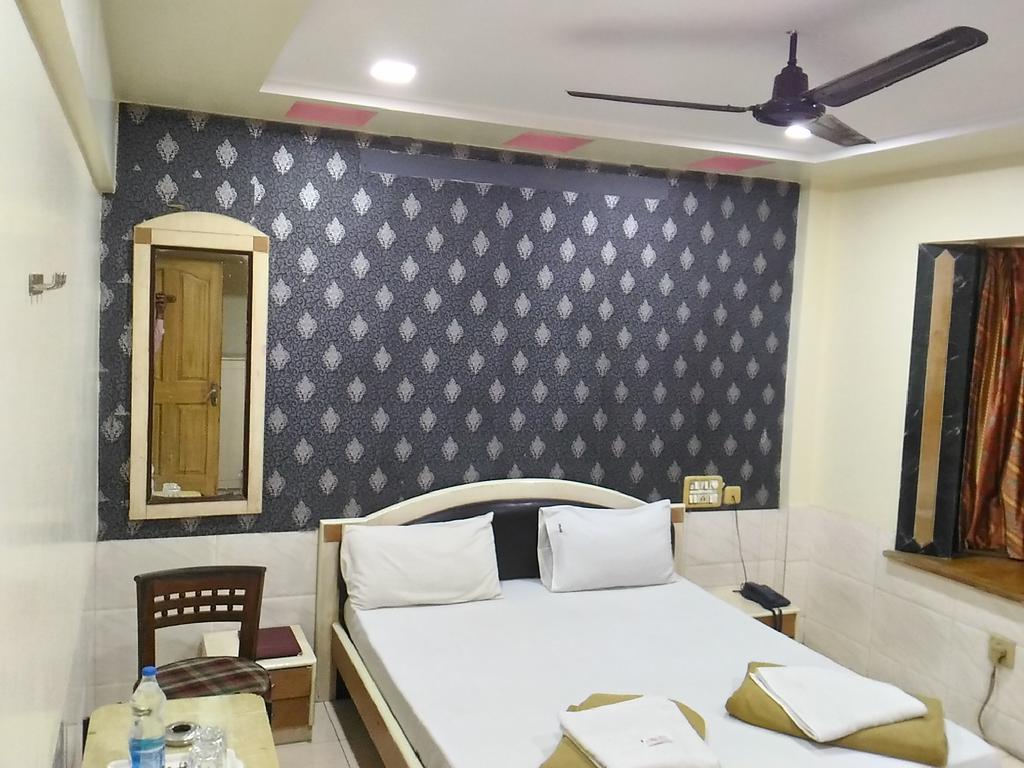 Hotel Palms Navi Mumbai Eksteriør billede