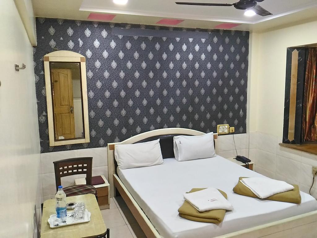 Hotel Palms Navi Mumbai Eksteriør billede