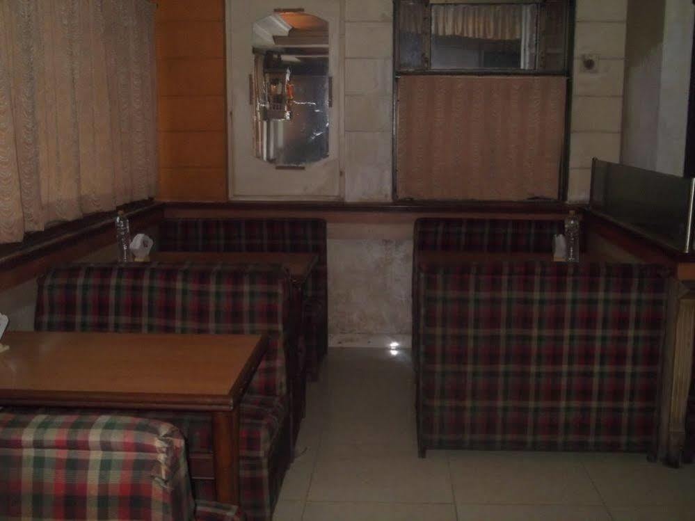 Hotel Palms Navi Mumbai Eksteriør billede