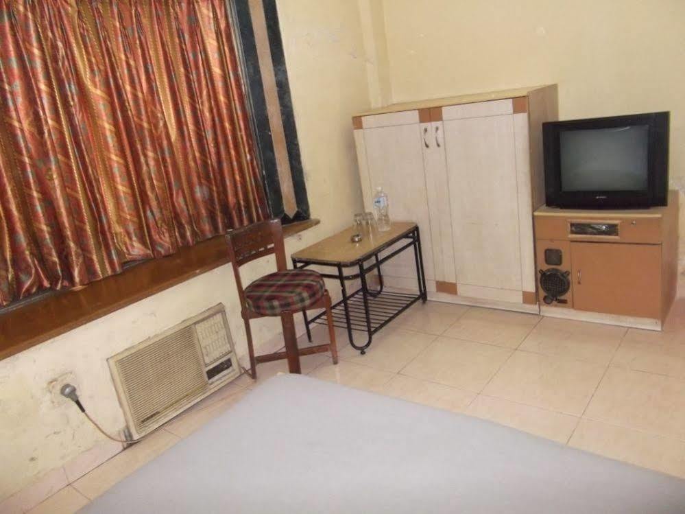 Hotel Palms Navi Mumbai Eksteriør billede