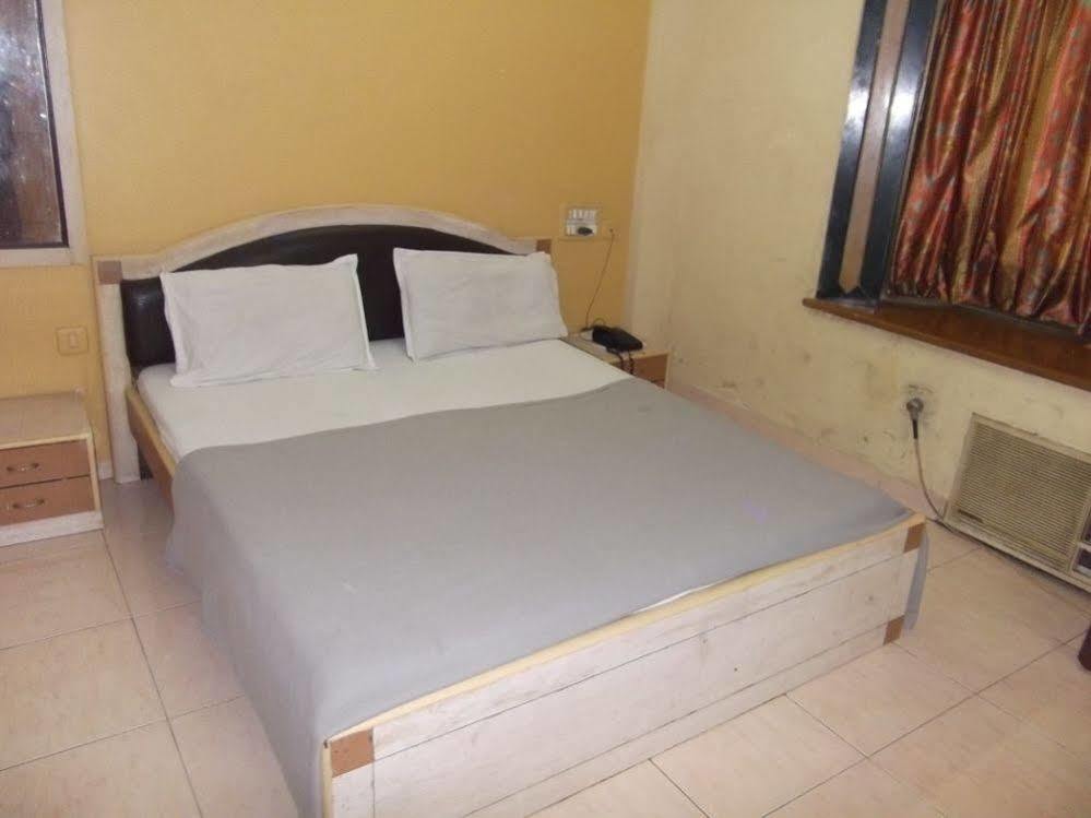Hotel Palms Navi Mumbai Eksteriør billede