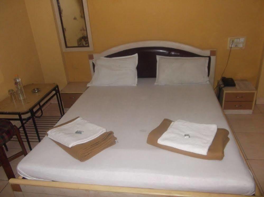 Hotel Palms Navi Mumbai Eksteriør billede