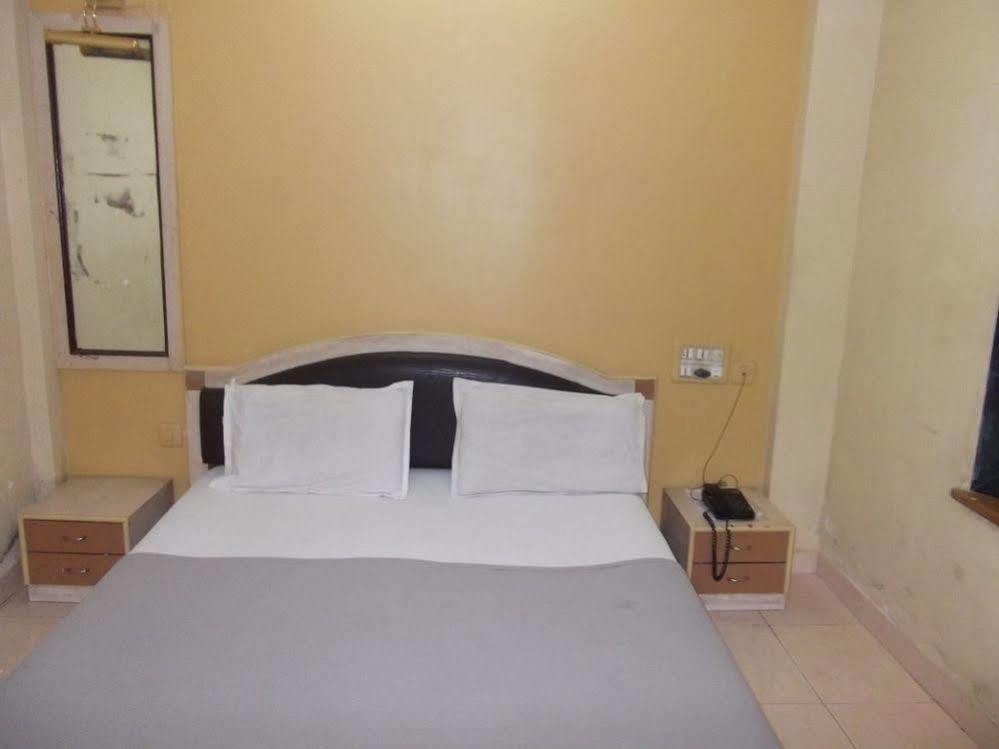 Hotel Palms Navi Mumbai Eksteriør billede