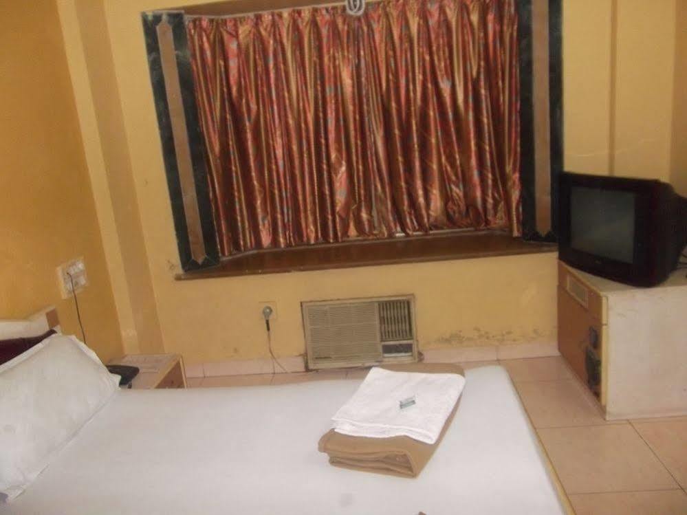 Hotel Palms Navi Mumbai Eksteriør billede
